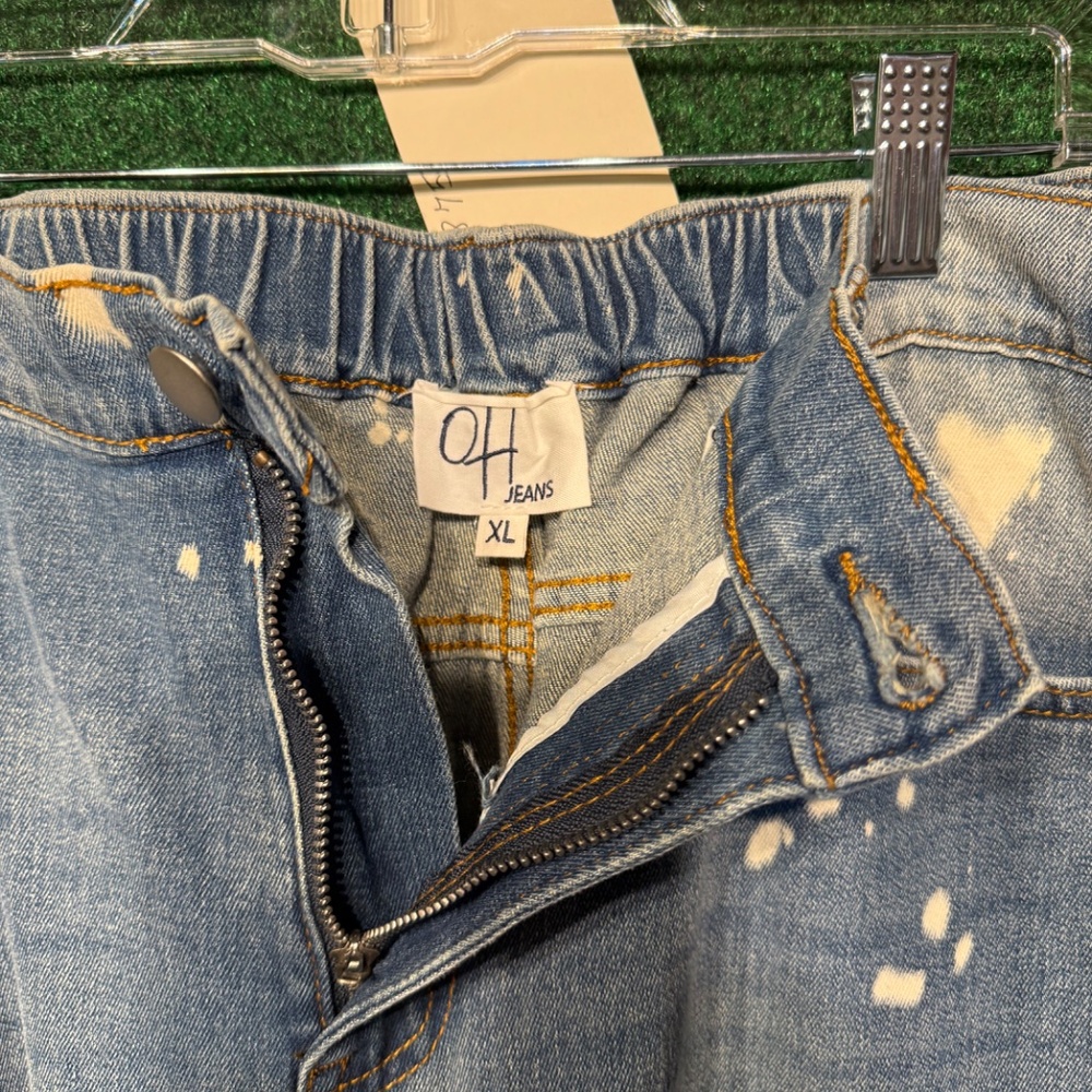 🌟SALE 283 NWOT Oli & Hali Cropped Distressed Jeans - Picture 3 of 4